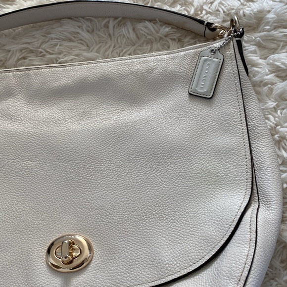 Coach Cream Leather Gold Turn Lock Bag. A1677-36762 - Picture 12 of 12